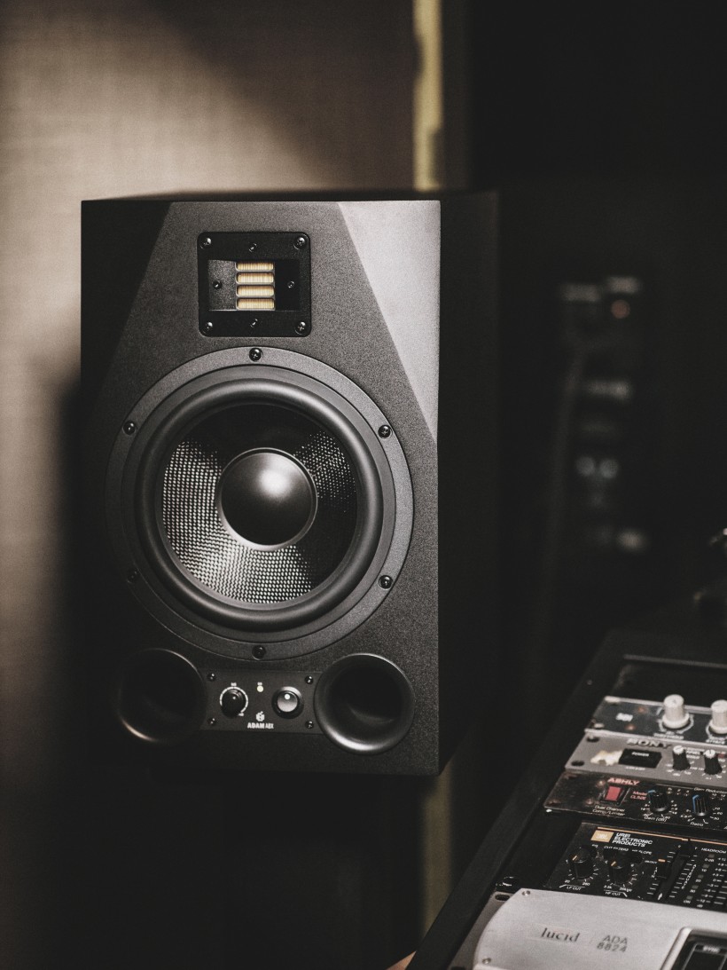 低估了 ADAM Audio A8X 太多年，原來 8 寸這么從容？